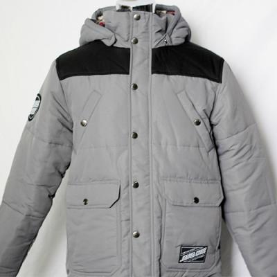 China Estilo sport negro y gris del poliéster de la chaqueta rellenada luz suave del color con la capilla en venta