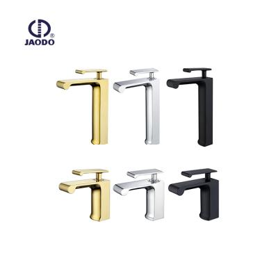 China Metered Faucets Single Handle Deck Stand Design Chrome Bathroom Mixer Basin Faucet New for sale