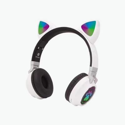 China Wireless Headphone Headset Earphone for Kid's Game Earphone LED RGB Light Music Cat Ear Earphone Cartoon Smart Headset E203 for sale