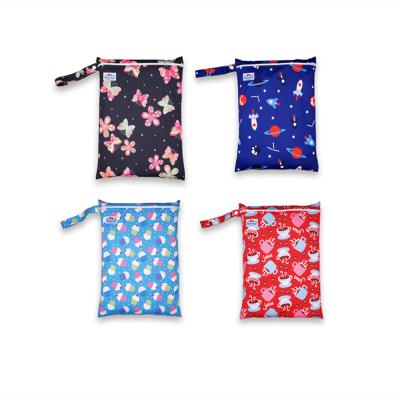 China Waterproof Reusable Baby Cloth Diaper Bag Baby Pack 30x40cm Single Diaper Bag Wet Bag With Single Zipper for sale