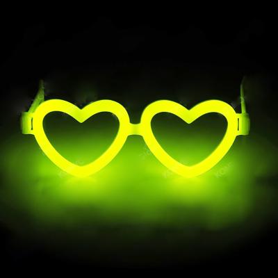 China CE EN71 Plastic PP Glass Heart Glow Wristbands Glow Stick In Dark 200*5mm 6 Hours Product Safe Factory For Glow Party for sale