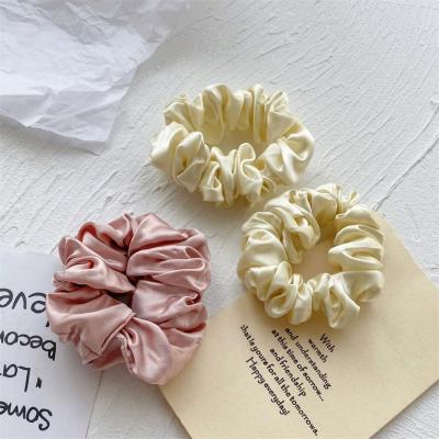 China Pink silk hair tie scrunchies 16-22momme style hair tie 6a European and American skrunchie 1-3.5cm customizable silk hair scrunchies for sale