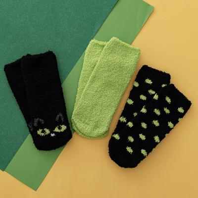 China Yiheng Winter Thick Devil's Eye Cute Breathable Socks Women's Slipper Bangs Extremely Soft Breathable Fuzzy Socks for sale