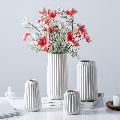 China Nordic Home Decor White Vase Modern Minimalist Household Decoration Household Flower Vases Stripe Art Modern Europe Room Decor Ceramic for sale