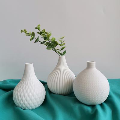 China Home Decor Matte Ceramic Flower Vase Filler of Europe Moden Table Handmade Decorative Vase for sale