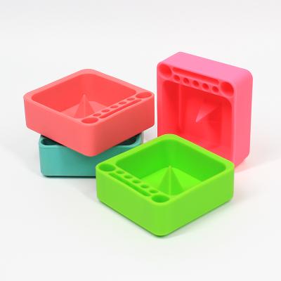 China Weed Ashtray UKETA Weed Ashtray Square Heat Resistant Silicone Ashtray Smoking Accessories With Custom Made Ashtray for sale