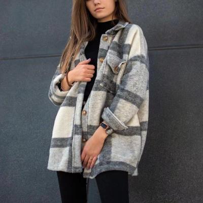 China Anti-wrinkle autumn winter long sleeve lapel loose plaid women's casual coat for sale