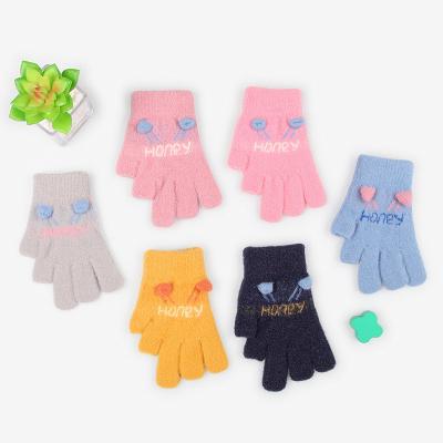 China Honey Letter Warm Gloves Plus Velvet Cold-proof Winter New Design Toddler Knitted Toddler Gloves Best-Selling for sale