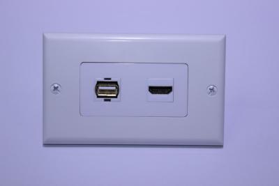 China O plástico do Único-Grupo chapeia a placa de parede USB-A/HDMI de HDMI RoHS para o vídeo à venda