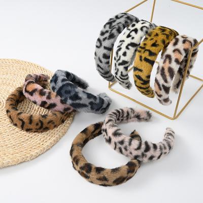 China Leopard Print Plush Hairband Hair Decoration Retro Winter Wide Headbands Women Hair Accessories Shape Headwear Diadema De Felpa Hot for sale