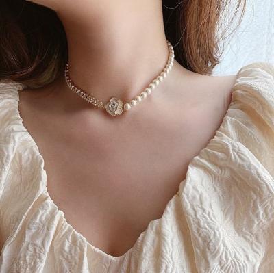 China Environmental Friendly Handmade Baroque Gold Pearl Necklace Flower Chain Crystal Rhinestone Wedding Necklace Pearl Necklace for sale