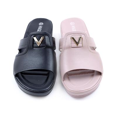 China Wholesale Size Quality Shoes Fashion Trend Women's Luxury Women's Sandals Non-Slip Outdoor Wedge Heeled Slippers For Ladies for sale