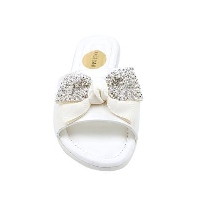 China CUSHIONING Custom Anti-Slippery Round Head Women Flat Sandals Wholesale Heel Flat Other Comfortable Sandals Diamond Bowknot Slippers For Ladies for sale