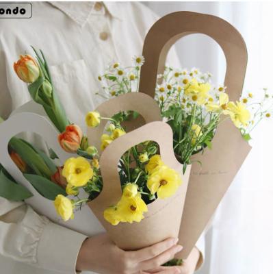 China Handmade Tondo Take Away Flower Wrapping Paper Flower Plant Bag Plant Florist Bouquet Handle Flower Bag for sale