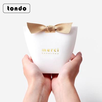 China Small Tondo Handmade Cookie Gift Bags Paper Bag For Christmas Happy New Year Wedding Gift for sale