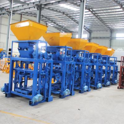 China Easy To Operate Semi Automatic Block Making Machine QT40-1 Hollow Brick Making Machine for sale