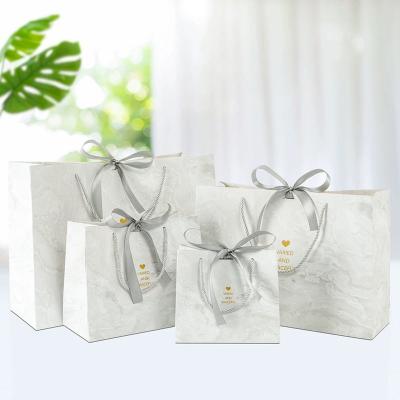 China 100% Paper Shopping Bags For Shopping Recyclable Disposable for sale