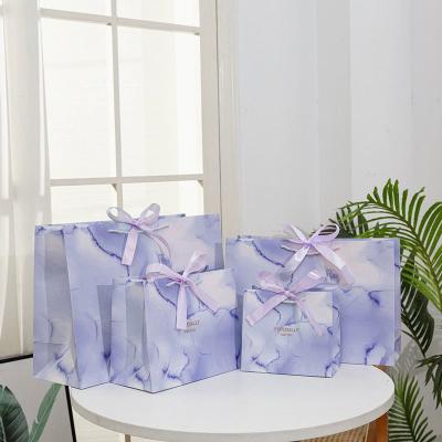 Κίνα Νέο στυλ Bow Hand Gift Shopping Bag Custom Colour Logo Design Kraft Χάρτινη τσάντα για ψώνια προς πώληση