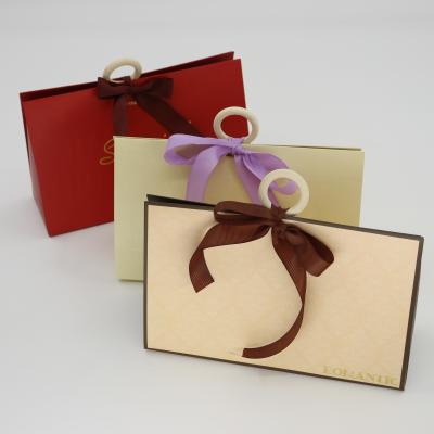 China Exquisite wedding gift packaging ribbon box Valentine's Day candy gift box with handle for sale