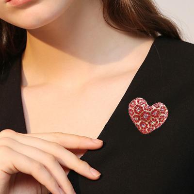 China Hot Shiny ALLOY Heart Brooches For Women Unisex Red Rhinestone Love Party Office Brooch Pin Gifts for sale