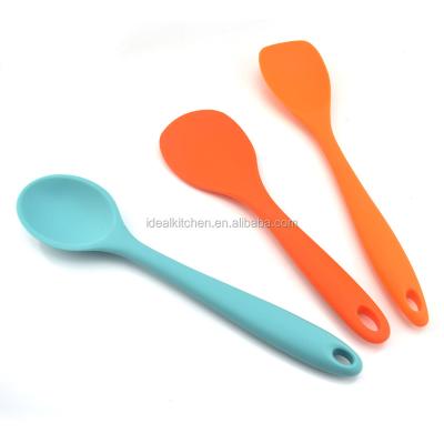 China Viable Silicone Kitchen Accessories Spatula Spoon Non Stick Silicone Spoon Set Salad Spoon for sale