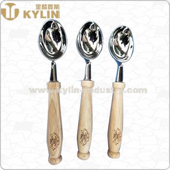 China Sustainable Food Grade Metal Ice Scoop With Wooden Handle for sale