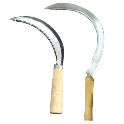 China Unrated Agricultural Garden Tools Sickle Cultivating Cutting Tools Grass Tooth Steel Sickle With Wooden Handle Te koop