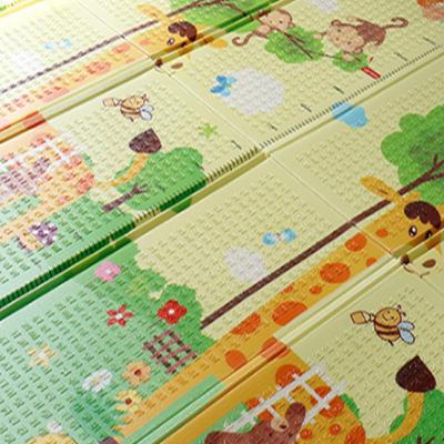 China Practical Factory Made Foldable 100% Educational Waterproof Space Saving Baby Portable Game Mat Cotton for sale