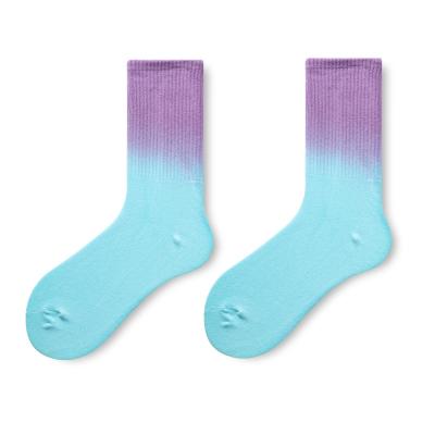 China Hot Selling QUICK DRY Gradient Tube Socks Medium Tie Dyed Basketball Socks Hip Hop Socks for Men and Women for sale