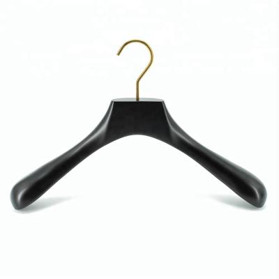 China Wholesale Luxury Wooden Suit Hangers Xunze High Quality Personalied Wooden Hotel Hanger Available for sale