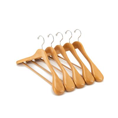 China Factory Price Custom Wide Shoulder Personalied Heavy Duty Wooden Wholesale Coat Hanger for sale