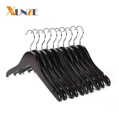 China Wholesale Promotional Available Wholesale Promotional Kids Personalied Baby Wooden Wlanut Hangers for sale