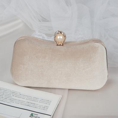 China Vintage Luxury Velvet Bags Clutch Gold Evening Clutch Bags Ladies Grab Handbag Dinner Bag Purse for sale