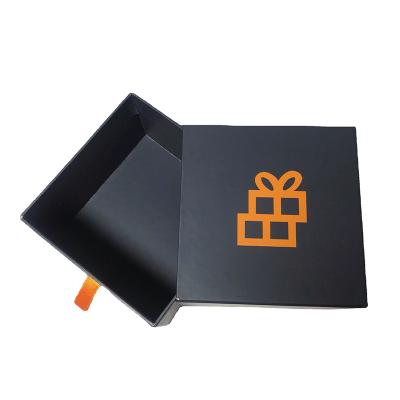 Cina Recycled Rigid Gift Box Boutique Simple Black Slide Corrugated Drawer Box With Logo in vendita