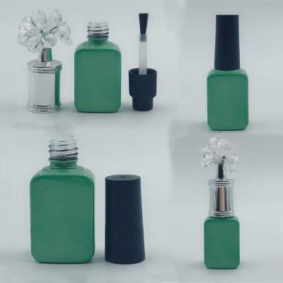 China Dianzan Emerald Green Glass Empty Gel Nail Polish Bottle With Flower Cap for sale