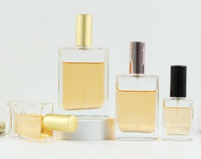 Chine Le parfum en verre vide adapté aux besoins du client de l'espace libre 100ml met la place en bouteille plate à vendre