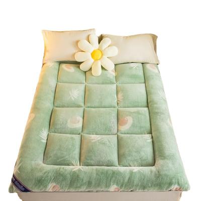 China Special Hot Selling Foldable Mattress Green Magic Velvet Queen Foldable Mattress Protectors for sale