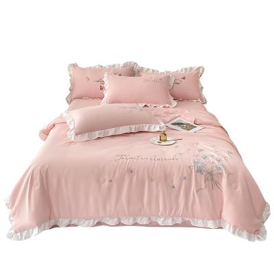 China Cool Summer Quilt Embroidered Summer Comforter Folded Bed Sheets and Pillowcases for sale