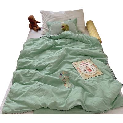 China Folded 100% Cotton Wash Size Maternal And Infant Plush Grade Embroidered Winter Comforter for sale