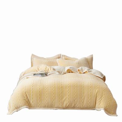 China Constant Temperature To Keep Hot Selling Yellow Comforter Bag Velvet Snowflake Comforter Cover Bedding Set Popular Cover for sale