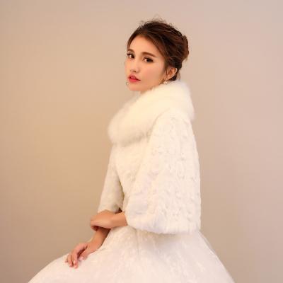 China Bridal Faux Fur Jackets 2018 Winter Warm Women Plus Size Bridal Wedding Shawl Bride Wrap Cape Coat Faux Fur for sale