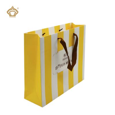 China Luxury Custom Paper Bag Recycled Gift Packaging Materials Paper Bag For Clothing for sale