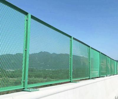 China Easily Assembled High Quality Crash Iron Wire Mesh Highway Fence Barrier for sale