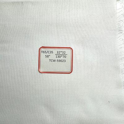 China 130X70 TC Fine Twill Fabric Semi Bleached Fabric 32*32 Yarn Count for sale