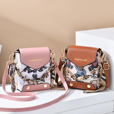 China 2022 fashion ladies shoulder bag chain wholesale tassel bag square street small pulling large capacity animal pattern for sale