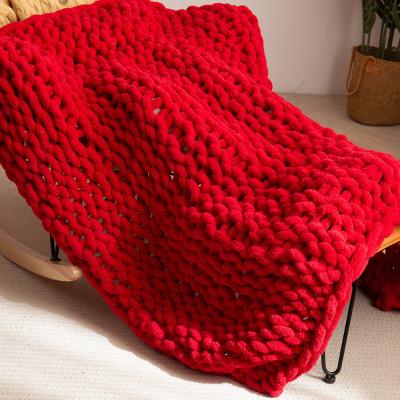 China 100% Anti-static Handmade Puffy Chunky Spray Custom Chenille Knit Blanket for sale