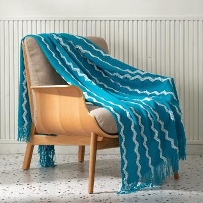 China Anti-static High Quantity Soft Warm Woven Office Throw Leisure Blankets With Fringe Tassels for sale