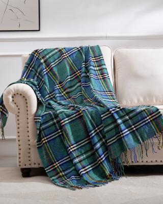 China Custom Anti-Static Plush Blanket Warm Green OEM Logo Throw Blanket Christmas Plaid or Red Plaid Blanket for sale