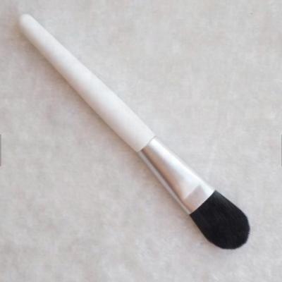 China Spot Brush Hot Sales White Make Up Brush Private Label Mask Brush for sale