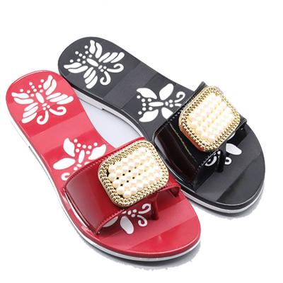 China Designer Ladies Slippers Outdoor Flat Shoes 2021 Latest Fashion Trend Women's Jelly Slippers And Sandals for sale